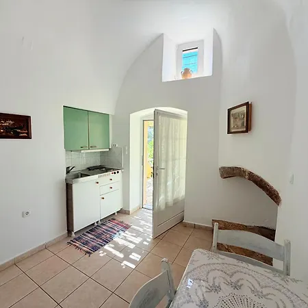 Volta Stonehouse *